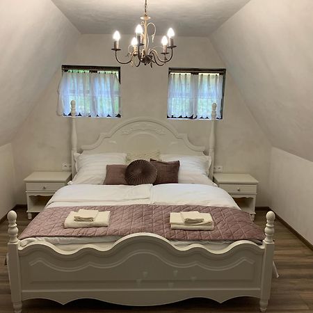 Apartman Vila Rosenberg บันสกา ชีอาว์นีซา ภายนอก รูปภาพ